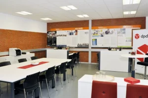 Innenaufnahme des Talent Company Raumes in der Ruth-Weiss-Realschule Aschaffenburg